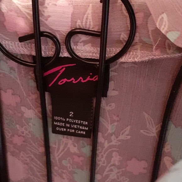 Very pretty top - Picture 4 of 4